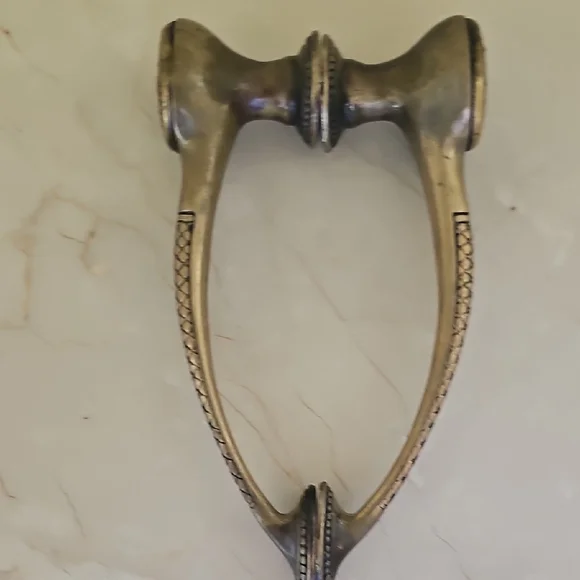 Vintage Clive Christian Lion Head Drawer Pulls - Picture 5 of 6